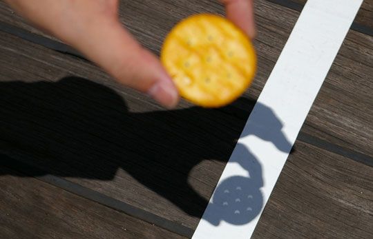 It works because light is a wave with magnetic parts and the edge of the hole has electrons. But the hole needs to be small like a lightwave. It works because light is a wave with magnetic parts and the edge of the hole has electrons. But the hole needs to be small like a lightwave.