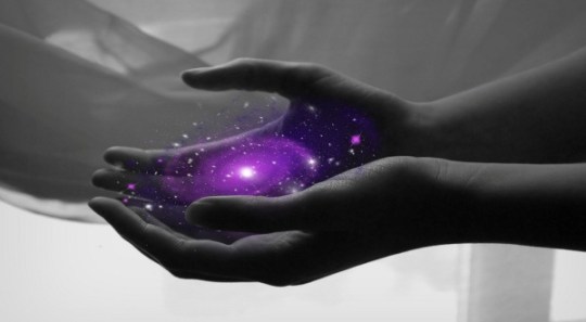 galaxy_in_hands_600