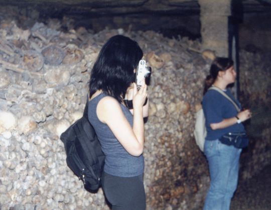 Keep your hands to your selfie. touristandbones_540